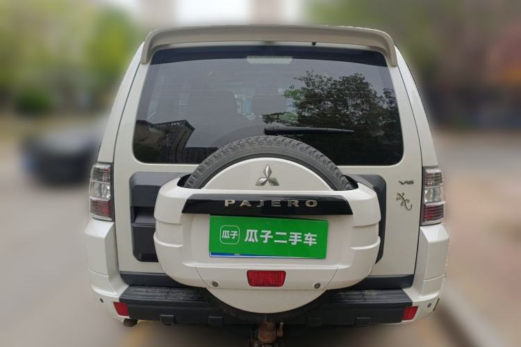 Used Mitsubishi Pajero 2014 3.0L Luxury Edition Rear