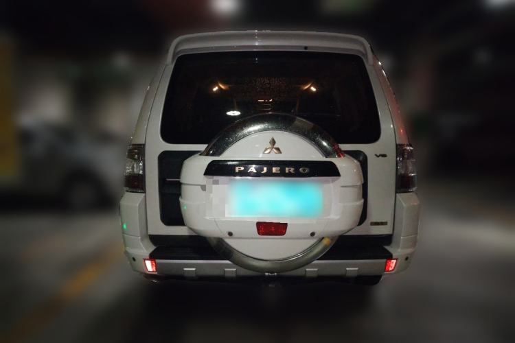 Used Mitsubishi Pajero 2014 3.0L Elite Upgrade Edition Rear