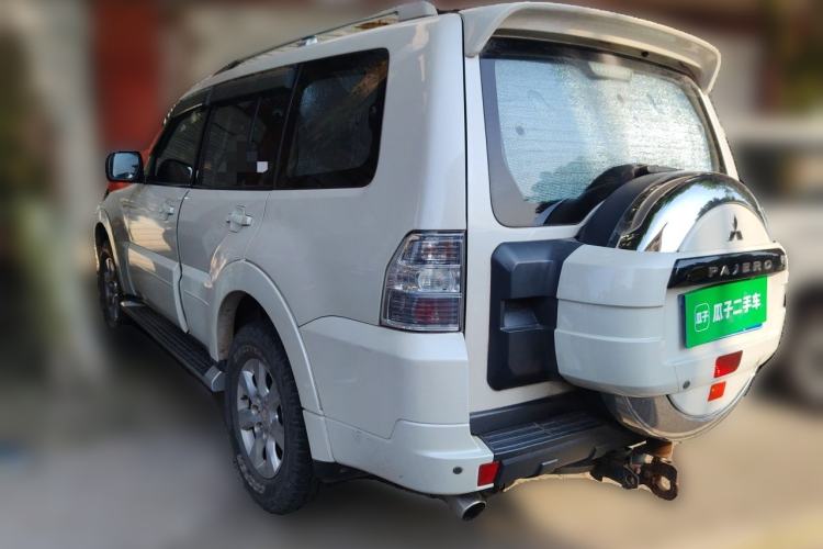 Used Mitsubishi Pajero 2014 3.0L Luxury Edition Rear Left 45 Deg