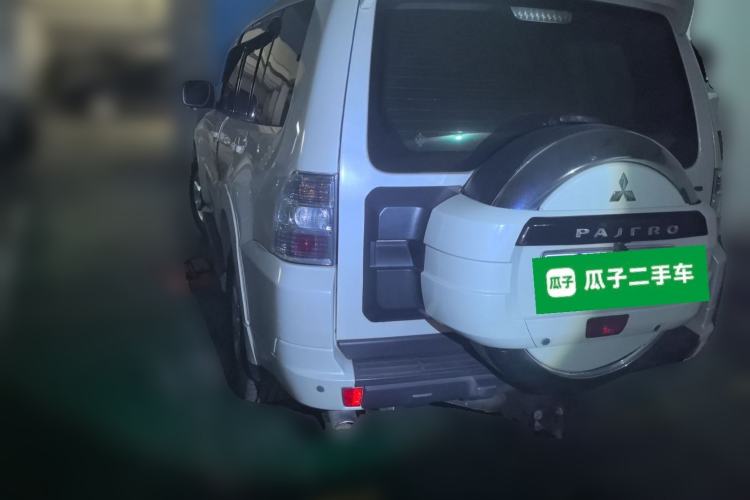 Used Mitsubishi Pajero 2014 3.0L Luxury Edition Rear Left 45 Deg