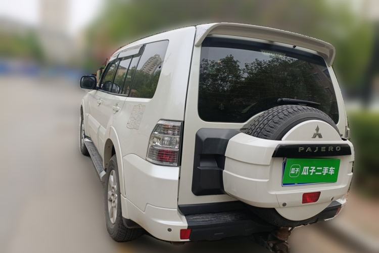 Used Mitsubishi Pajero 2014 3.0L Luxury Edition Rear Left 45 Deg