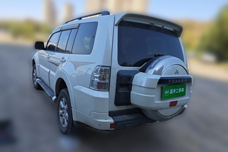Used Mitsubishi Pajero 2014 3.0L Luxury Edition Rear Left 45 Deg