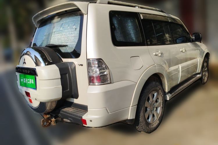 Used Mitsubishi Pajero 2014 3.0L Luxury Edition Rear Right 45 Deg