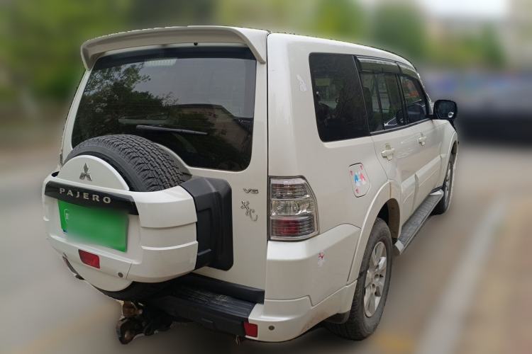 Used Mitsubishi Pajero 2014 3.0L Luxury Edition Rear Right 45 Deg