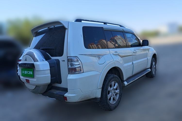 Used Mitsubishi Pajero 2014 3.0L Luxury Edition Rear Right 45 Deg