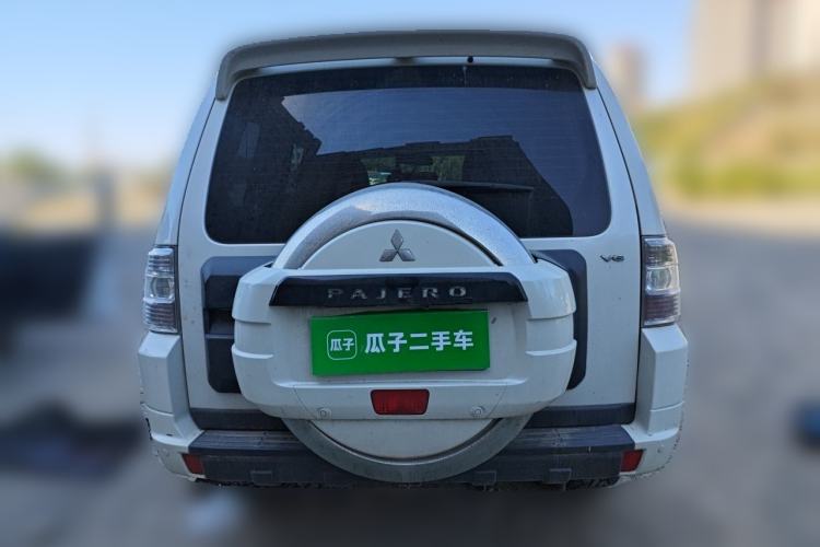 Used Mitsubishi Pajero 2014 3.0L Luxury Edition Rear