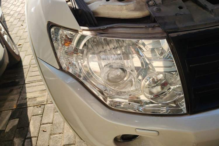 Used Mitsubishi Pajero 2014 3.0L Luxury Edition Right Front Headlight