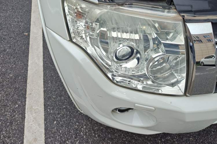 Used Mitsubishi Pajero 2014 3.0L Elite Upgrade Edition Right Front Headlight