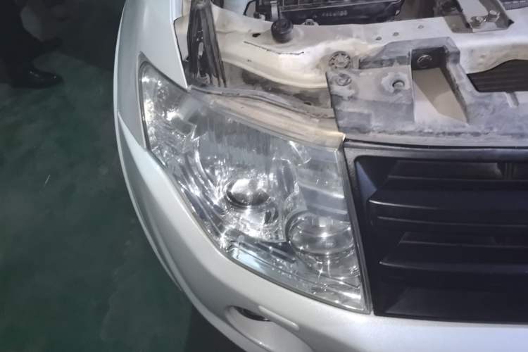 Used Mitsubishi Pajero 2014 3.0L Luxury Edition Right Front Headlight