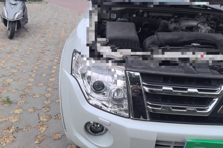 Used Mitsubishi Pajero 2014 3.0L Elite Upgrade Edition Right Front Headlight