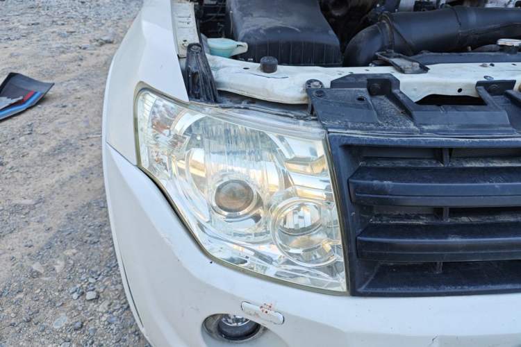 Used Mitsubishi Pajero 2014 3.0L Luxury Edition Right Front Headlight