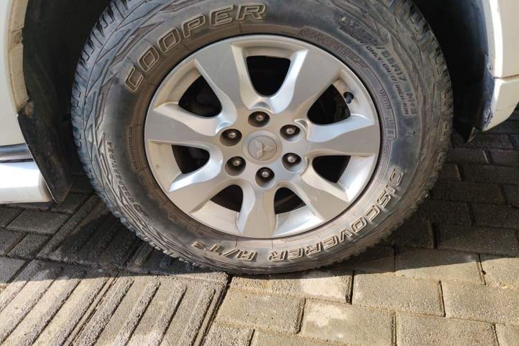 Used Mitsubishi Pajero 2014 3.0L Luxury Edition Right Front Wheel Hub