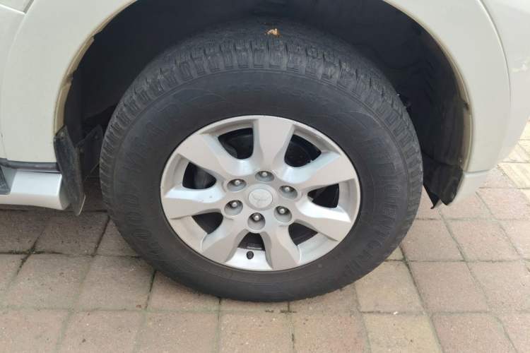 Used Mitsubishi Pajero 2014 3.0L Elite Edition Right Front Wheel Hub