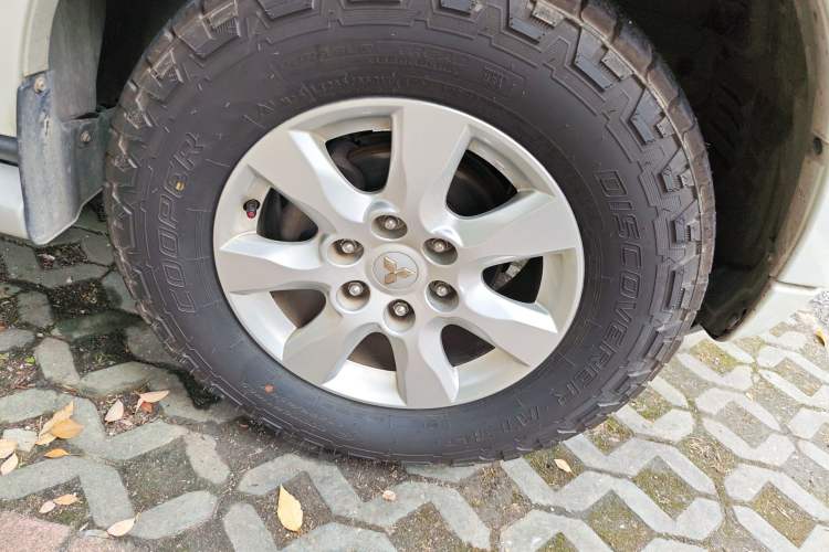 Used Mitsubishi Pajero 2014 3.0L Elite Upgrade Edition Right Front Wheel Hub