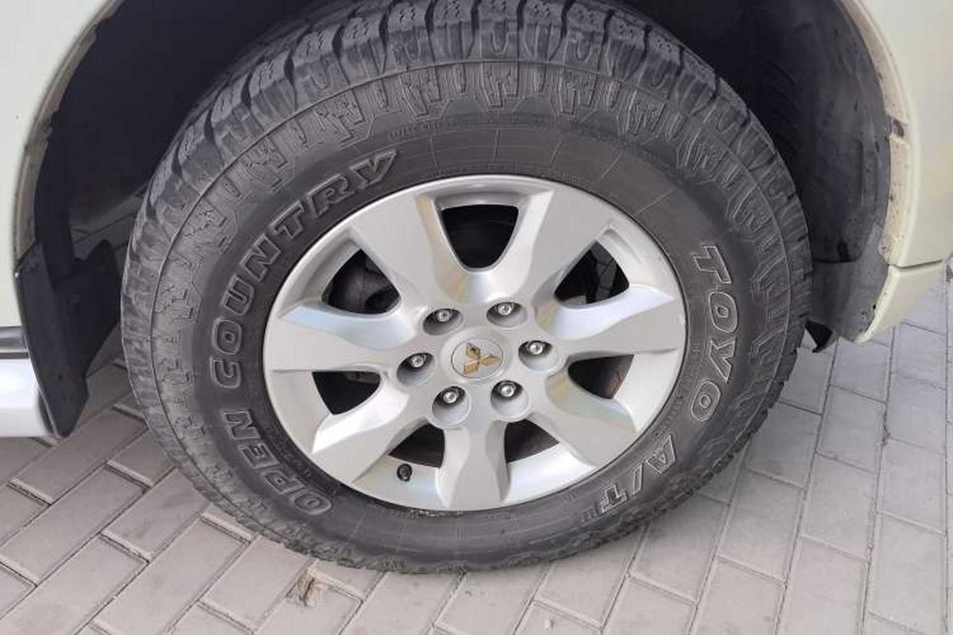 Used Mitsubishi Pajero 2014 3.0L Elite Upgrade Edition Right Front Wheel Hub