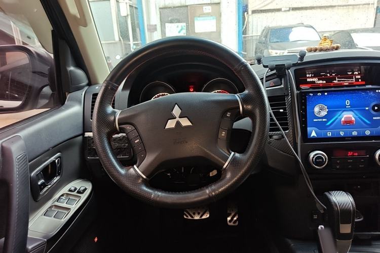Used Mitsubishi Pajero 2014 3.0L Elite Upgrade Edition Steering Wheel