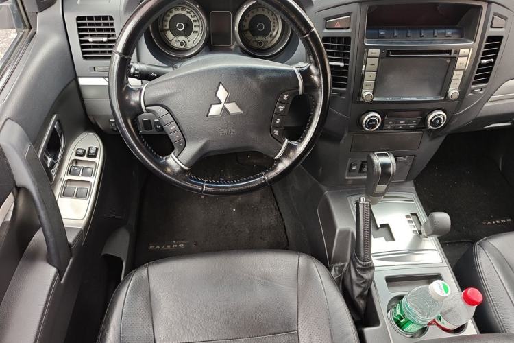 Used Mitsubishi Pajero 2014 3.0L Elite Upgrade Edition Steering Wheel