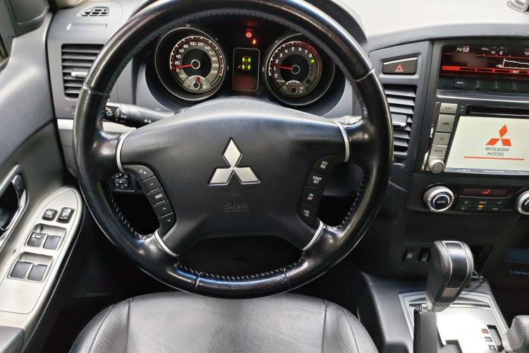 Used Mitsubishi Pajero 2014 3.0L Elite Upgrade Edition Steering Wheel