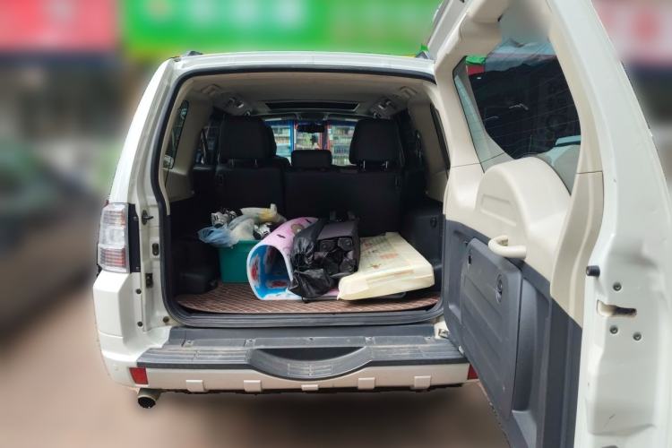 Used Mitsubishi Pajero 2014 3.0L Elite Edition Trunk
