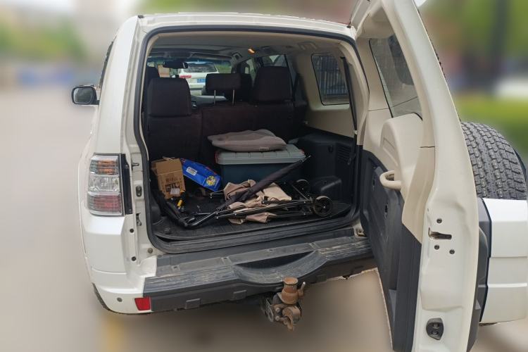 Used Mitsubishi Pajero 2014 3.0L Luxury Edition Trunk