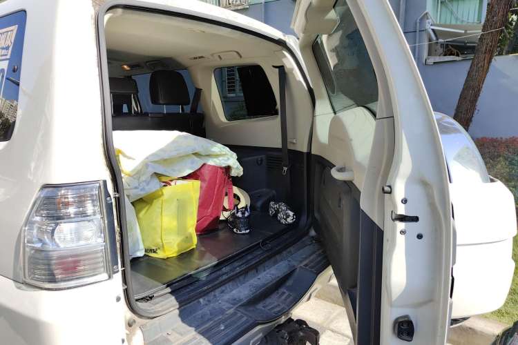 Used Mitsubishi Pajero 2014 3.0L Elite Upgrade Edition Trunk