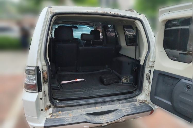 Used Mitsubishi Pajero 2014 3.0L Elite Upgrade Edition Trunk