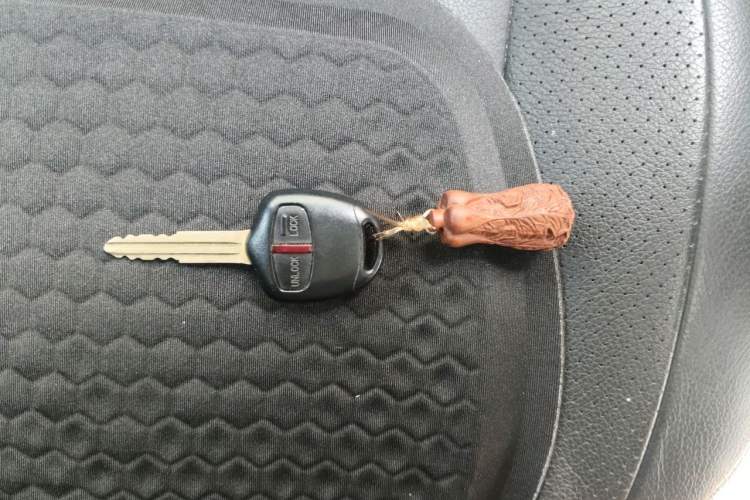 Used Mitsubishi Pajero 2014 3.0L Elite Edition Vehicle Key