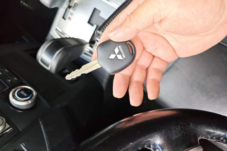 Used Mitsubishi Pajero 2014 3.0L Elite Upgrade Edition Vehicle Key