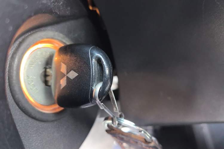 Used Mitsubishi Pajero 2014 3.0L Elite Upgrade Edition Vehicle Key