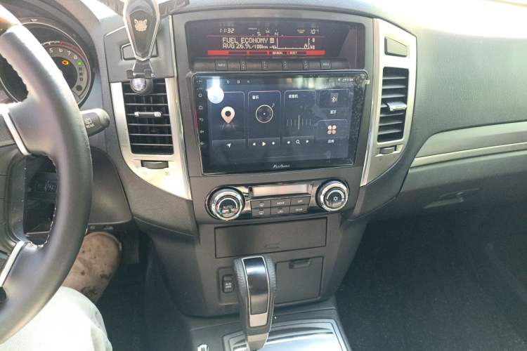 Used Mitsubishi Pajero 2015 3.0L Automatic Elite Plus Version China V Standard Audio And AC Panel