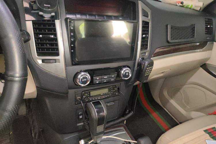 Used Mitsubishi Pajero 2015 3.0L Automatic Elite Overdrive Version China IV Standard Audio And AC Panel