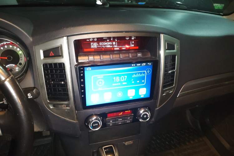 Used Mitsubishi Pajero 2015 3.0L Automatic Luxury Version China V Standard Audio And AC Panel