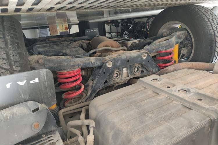 Used Mitsubishi Pajero 2015 3.0L Automatic Elite Overdrive Version China IV Standard Chassis Rear Right