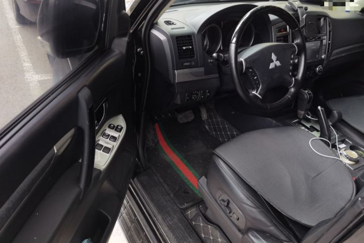 Used Mitsubishi Pajero 2015 3.0L Automatic Luxury Version China V Standard Driver Seat