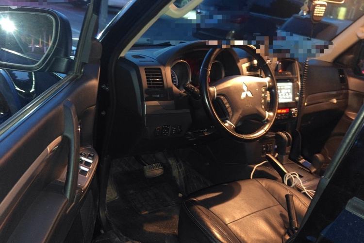 Used Mitsubishi Pajero 2015 3.0L Automatic Elite Overdrive Version China IV Standard Driver Seat