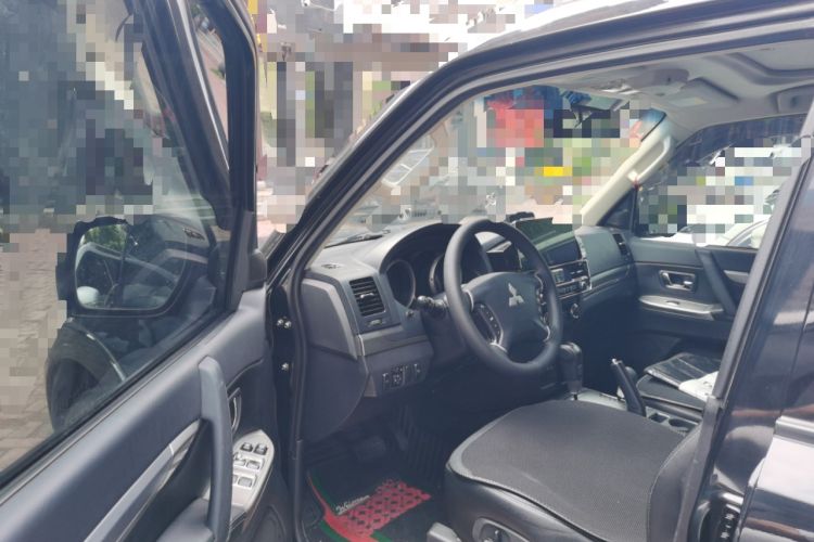 Used Mitsubishi Pajero 2015 3.0L Automatic Luxury Version China V Standard Driver Seat