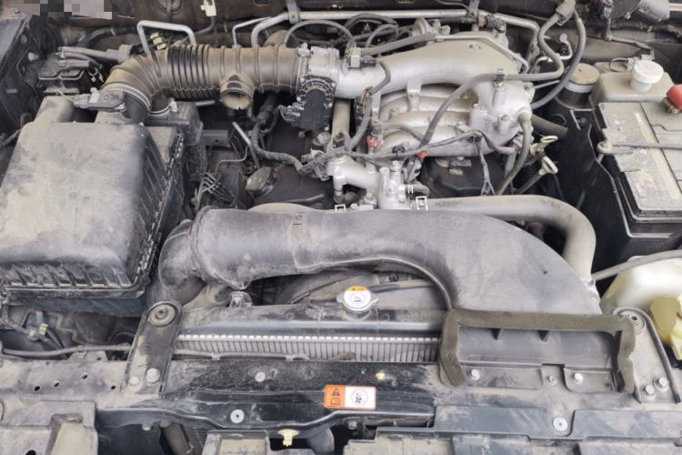 Used Mitsubishi Pajero 2015 3.0L Automatic Luxury Version China V Standard Engine Bay