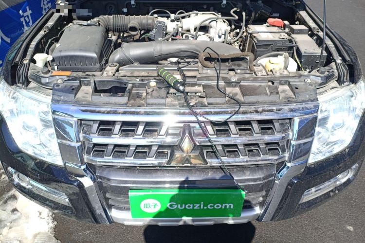 Used Mitsubishi Pajero 2015 3.0L Automatic Elite Plus Version China V Standard Engine Bay