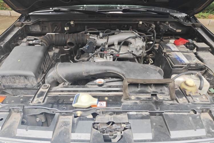 Used Mitsubishi Pajero 2015 3.0L Automatic Elite Overdrive Version China IV Standard Engine Bay