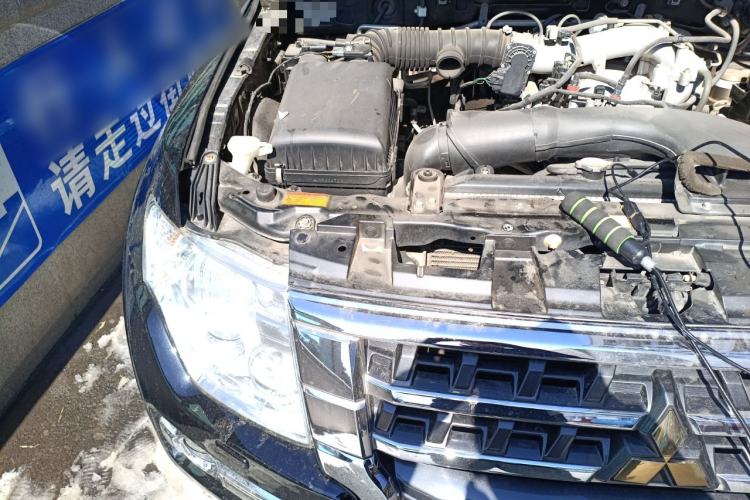 Used Mitsubishi Pajero 2015 3.0L Automatic Elite Plus Version China V Standard Engine Bay Right