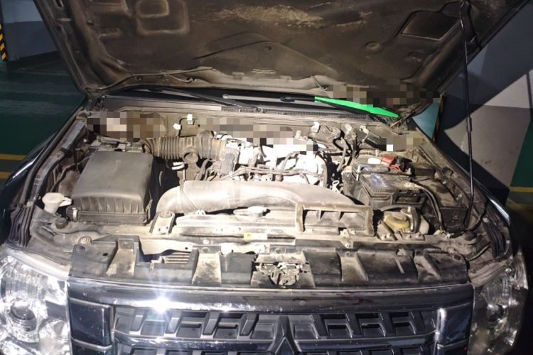 Used Mitsubishi Pajero 2015 3.0L Automatic Luxury Version China V Standard Engine Bay