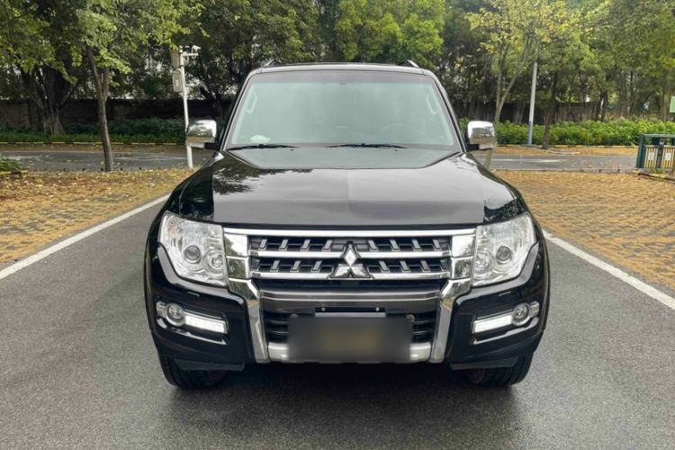 Used Mitsubishi Pajero 2015 3.0L Automatic Elite Edition China V Standard Exterior 1