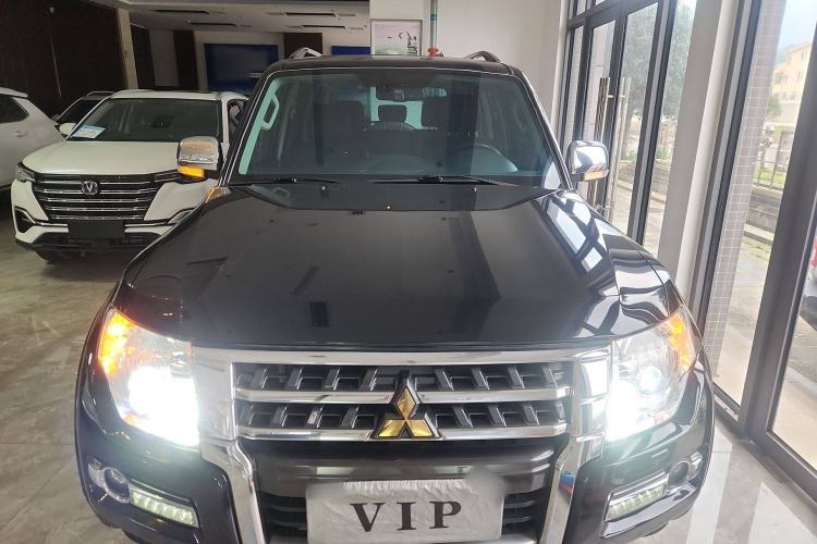 Used Mitsubishi Pajero 2015 3.0L Automatic Elite Plus Version China V Standard Exterior 1