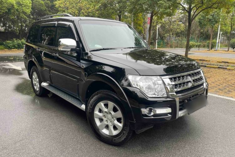 Used Mitsubishi Pajero 2015 3.0L Automatic Elite Edition China V Standard Exterior 2
