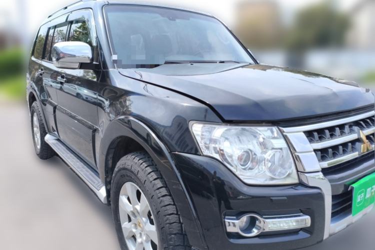 Used Mitsubishi Pajero 2015 3.0L Automatic Elite Plus Version China V Standard Exterior 2