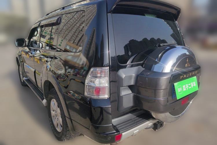 Used Mitsubishi Pajero 2015 3.0L Automatic Elite Overdrive Version China IV Standard Exterior 3