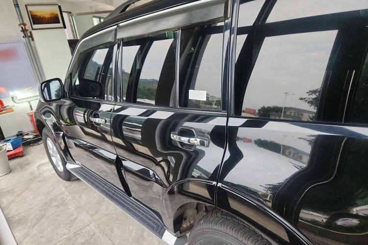 Used Mitsubishi Pajero 2015 3.0L Automatic Elite Plus Version China V Standard Exterior 3