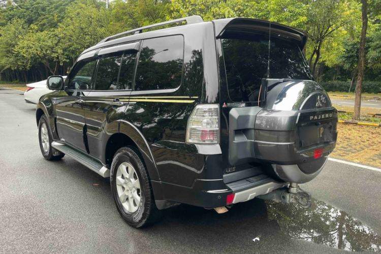 Used Mitsubishi Pajero 2015 3.0L Automatic Elite Edition China V Standard Exterior 4