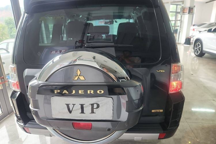 Used Mitsubishi Pajero 2015 3.0L Automatic Elite Plus Version China V Standard Exterior 4