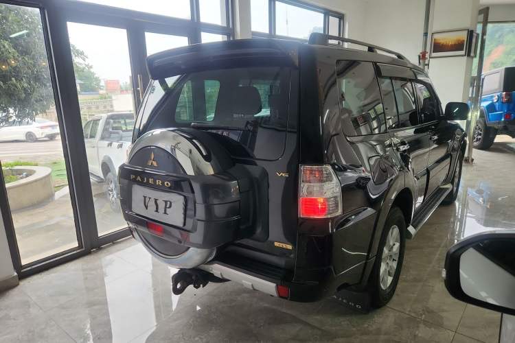 Used Mitsubishi Pajero 2015 3.0L Automatic Elite Plus Version China V Standard Exterior 5